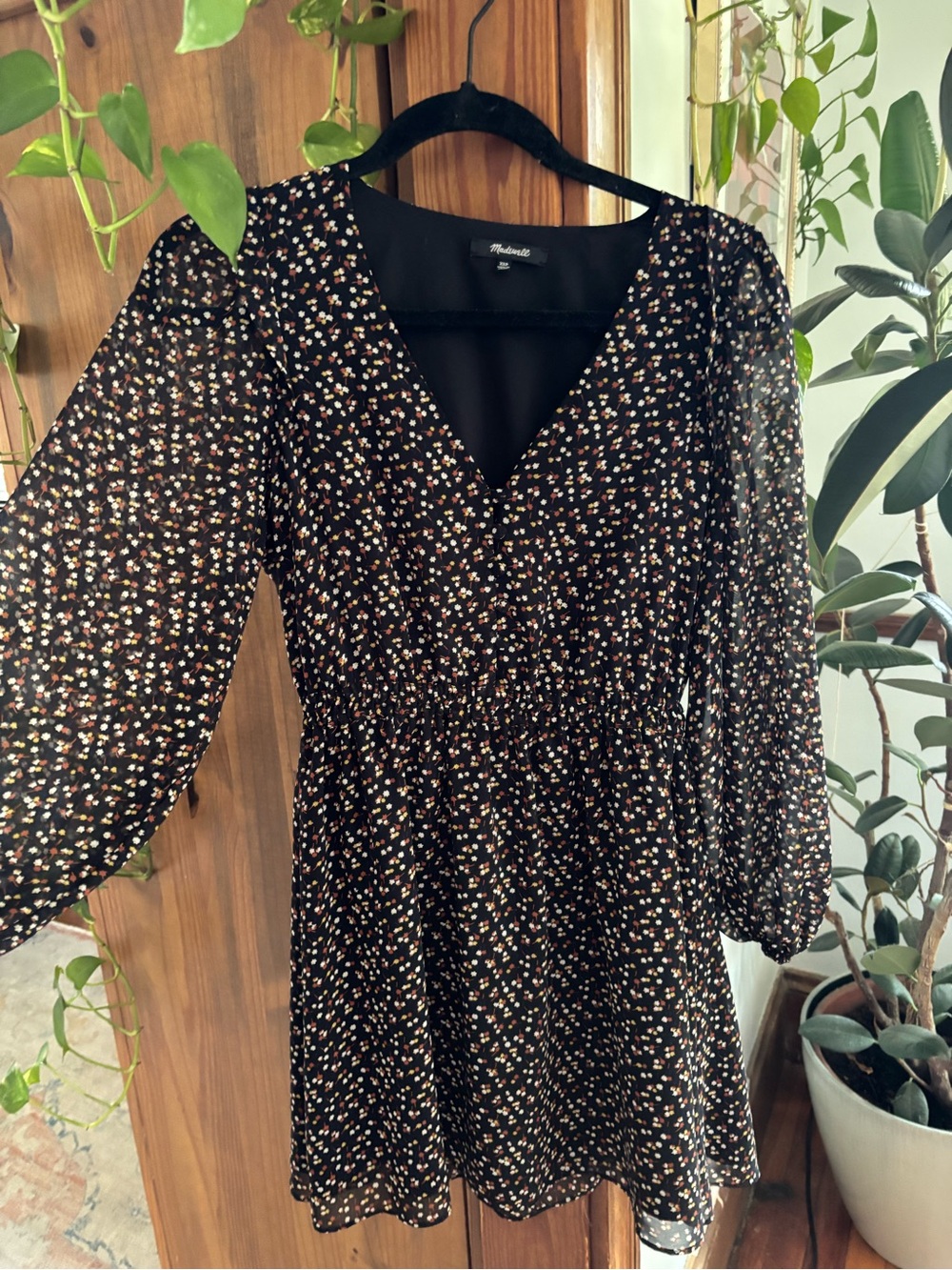 Madewell Black Floral Long Sleeve V-Neck Dress